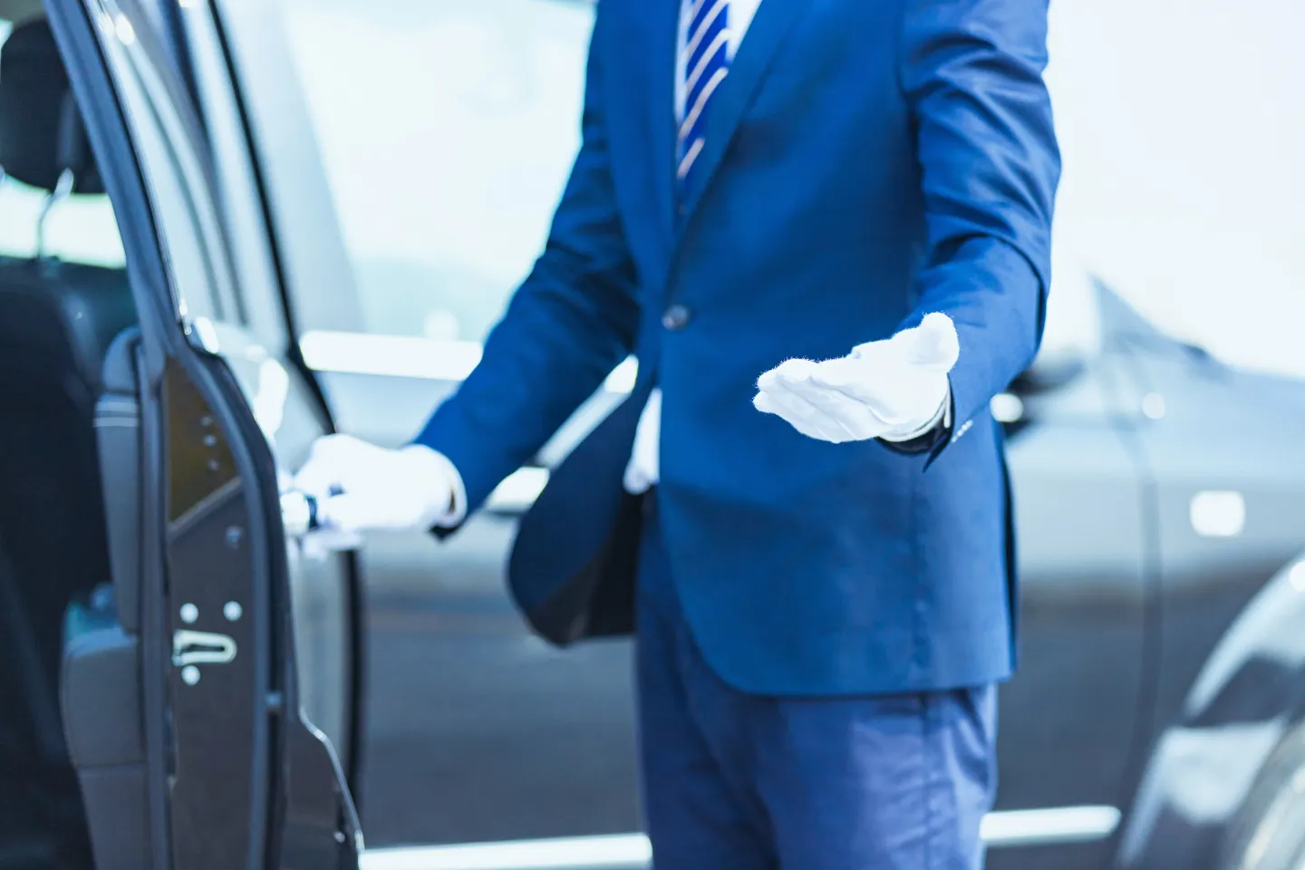 LUXURY CAR AIRPORT TRANSFER SERVICE