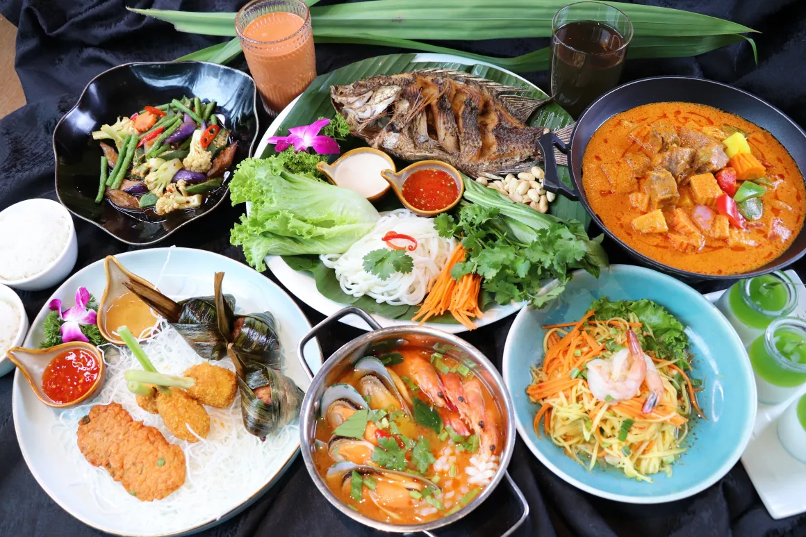 THAI WEEKEND BRUNCH FOR FAMILY
